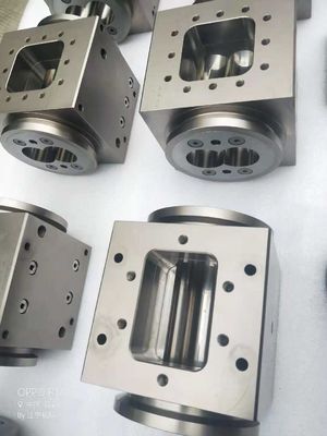 Berstoff ZE 82 押出機スクリューバレル