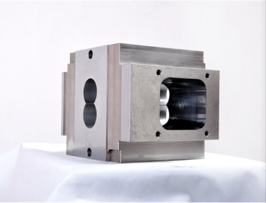 42CrMo ツインスクローエクストルーダー 機械部品 CNC 機械加工 閉ざされた樽