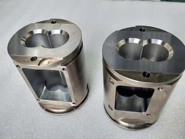 Clextral Evolum Ht32のバレルの押出機はHIP材料WR13 Linnerをねじで締め、突進します