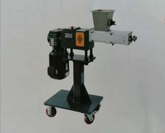 Dia 25-130mm Perochemicalの企業のための対ねじ押出機補助機械側面の送り装置